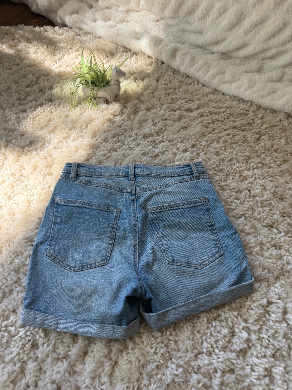 Ardene Super cute night waisted Light Wash Rolled Cuff Denim Shorts Casual women